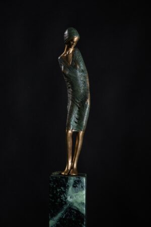 Dame in bronze sebastian rainer skulptur