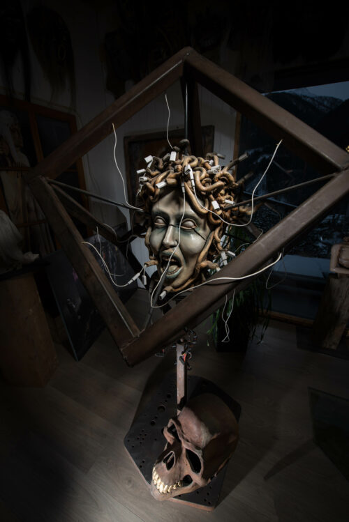 Michael Lang Escultura: Medusa and the Snakes of the Presence